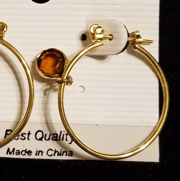 Gold hoop Earrings with charm - Picture 4 of 4